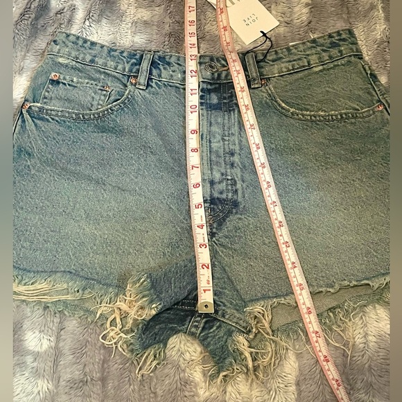 ZARA JEAN SHORTS HIGH RISE Size 10 - Picture 7 of 10